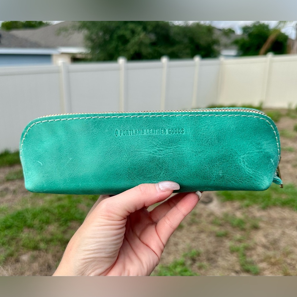 NWOT🦄 Portland Leather Goods sidekick pouch in Reef